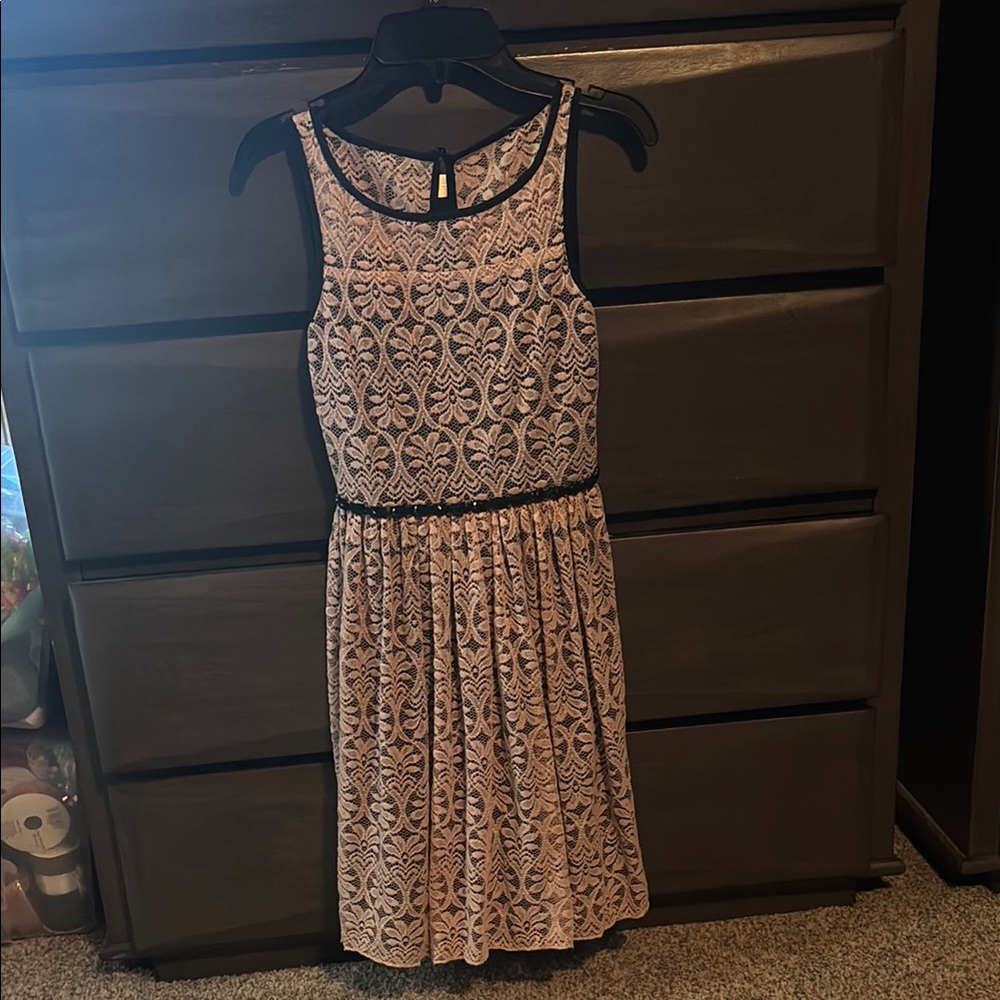 Elegant Lace Sleeveless Dress - Pink